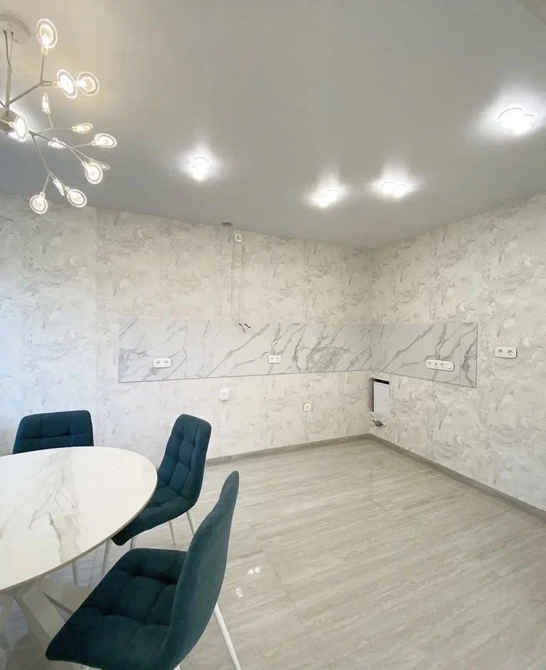 ПОКЛЕЙКА ОБОЕВ